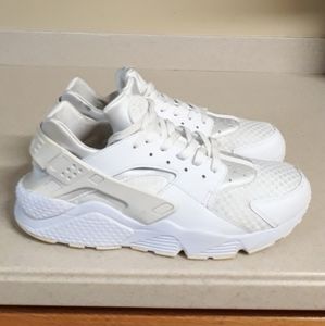 NIKE AIR HUARACHE TRIPLE WHITE  SZ. 12
